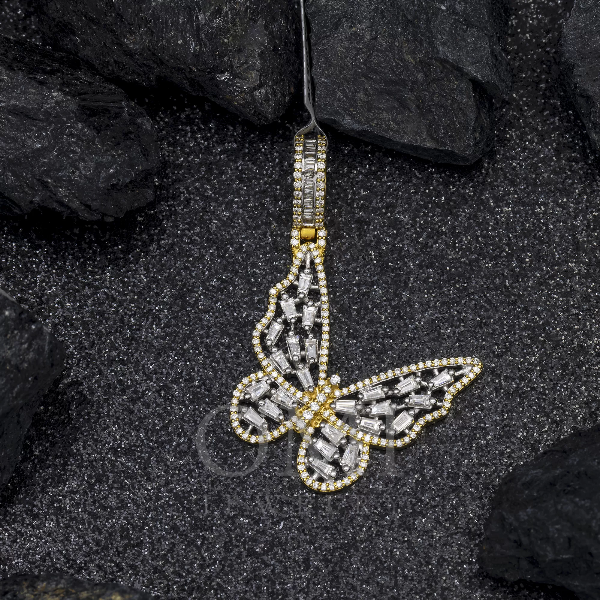 10K GOLD BAGUETTE AND ROUND DIAMOND BUTTERFLY PENDANT 1.61 CT