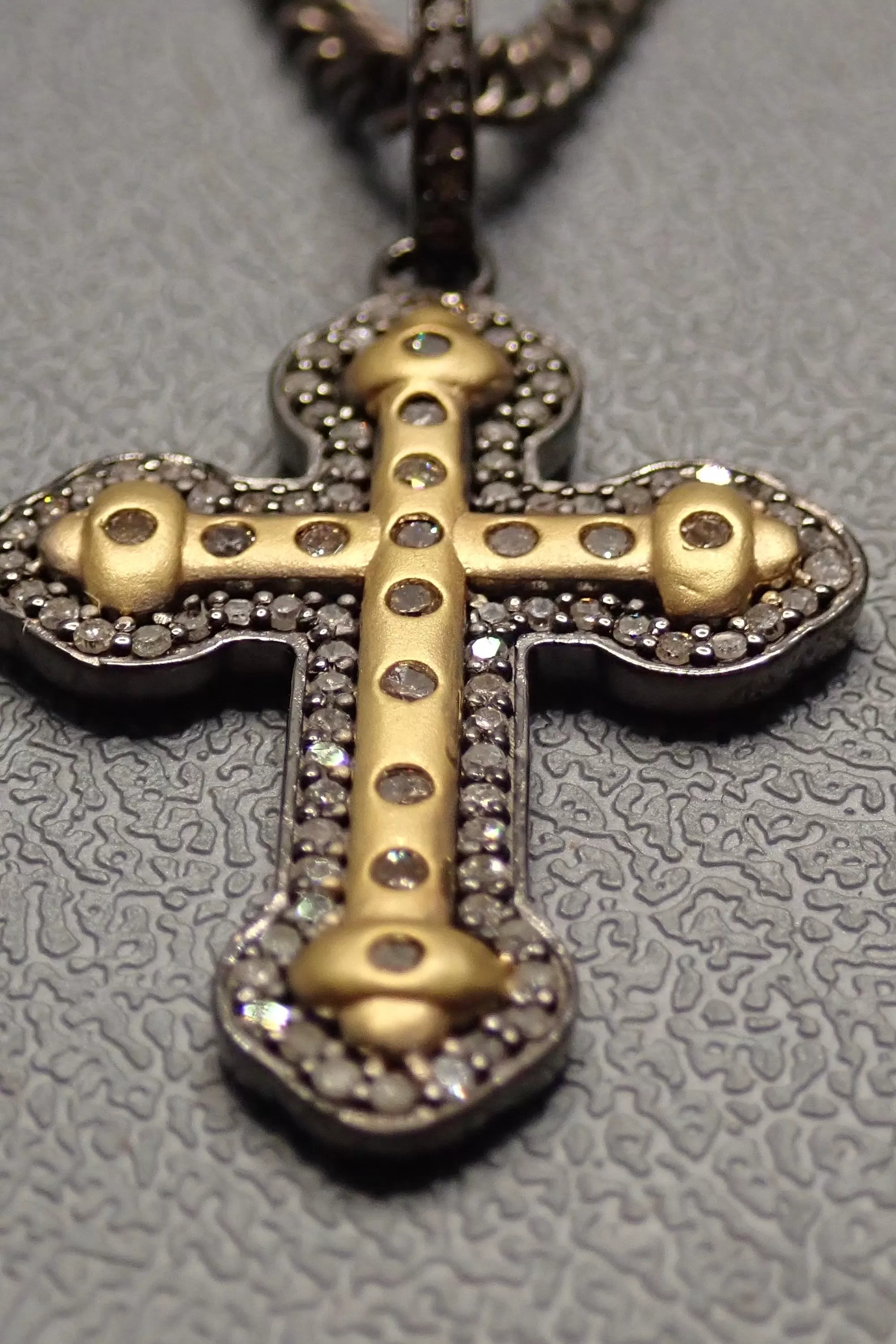 14 K GOLD/DIAMOND CROSS NECKLACE