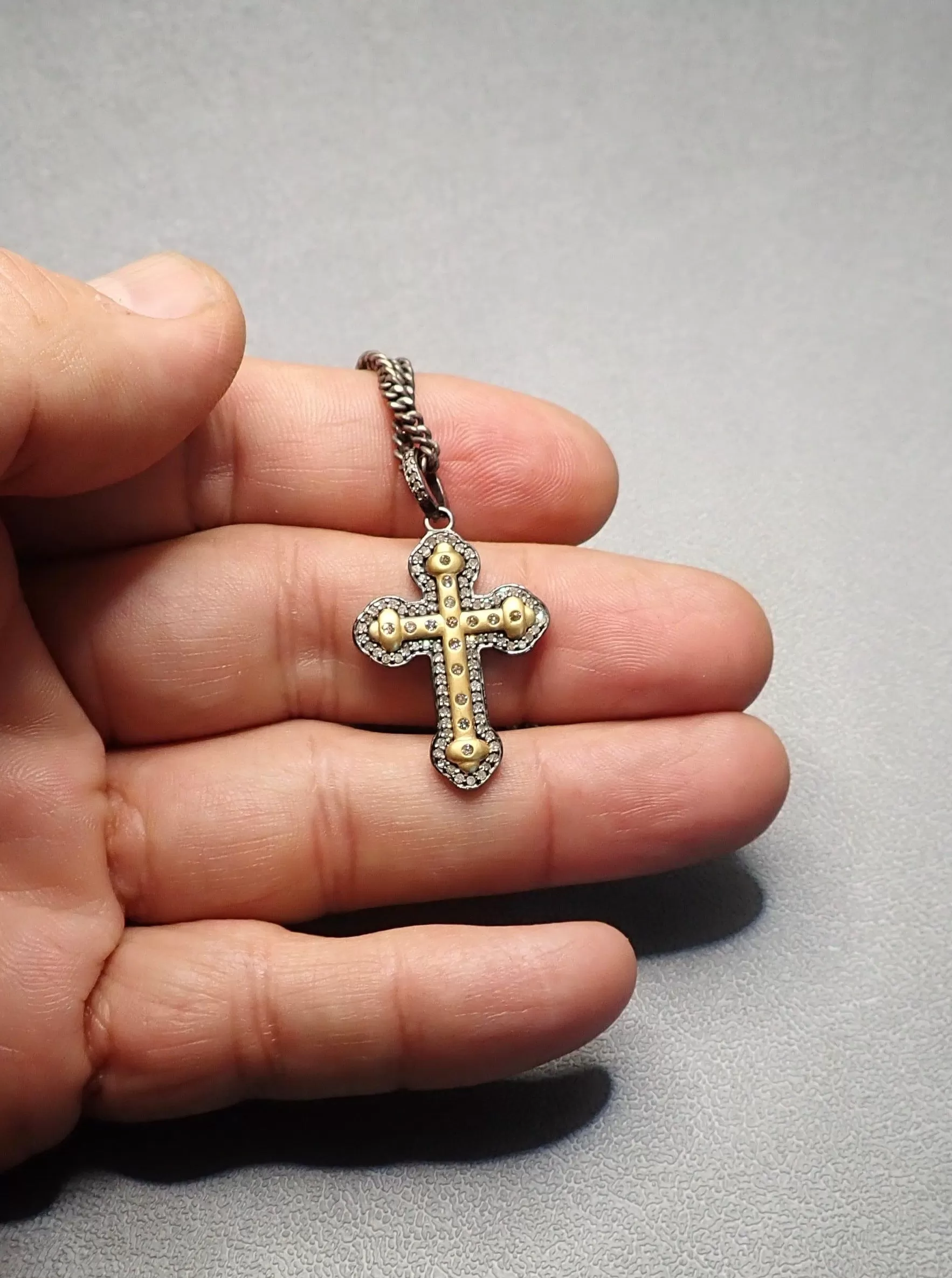 14 K GOLD/DIAMOND CROSS NECKLACE