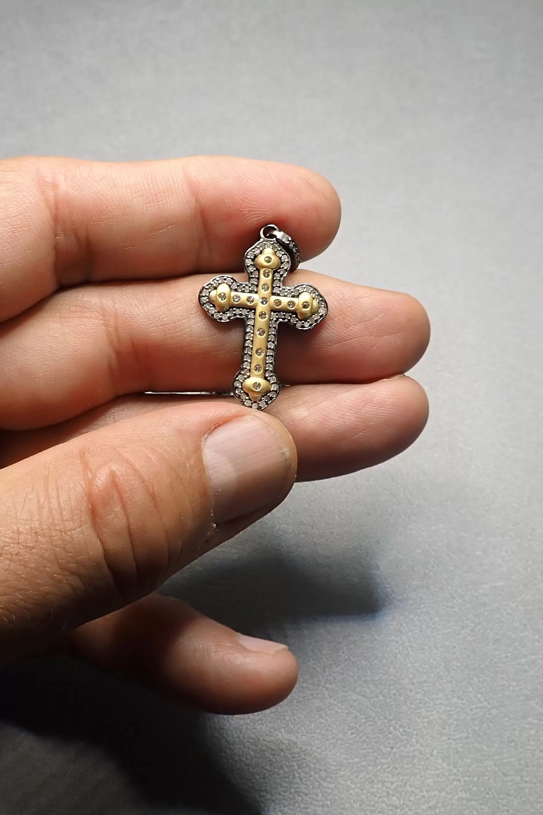 14 K GOLD/DIAMOND CROSS NECKLACE