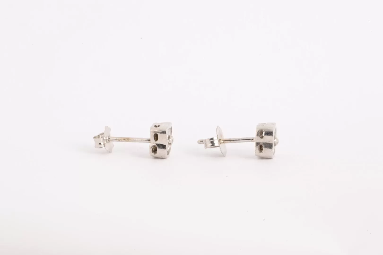 14k White Gold 0.24tcw Diamond Stud Earrings (1.15g.)