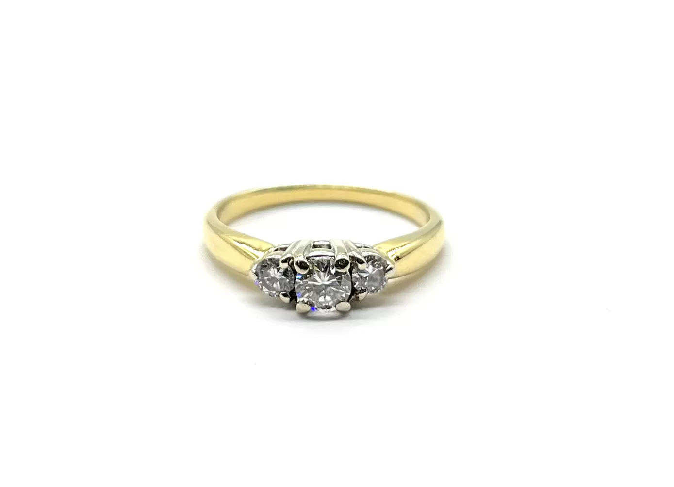 18k Three Inline Diamond Ring