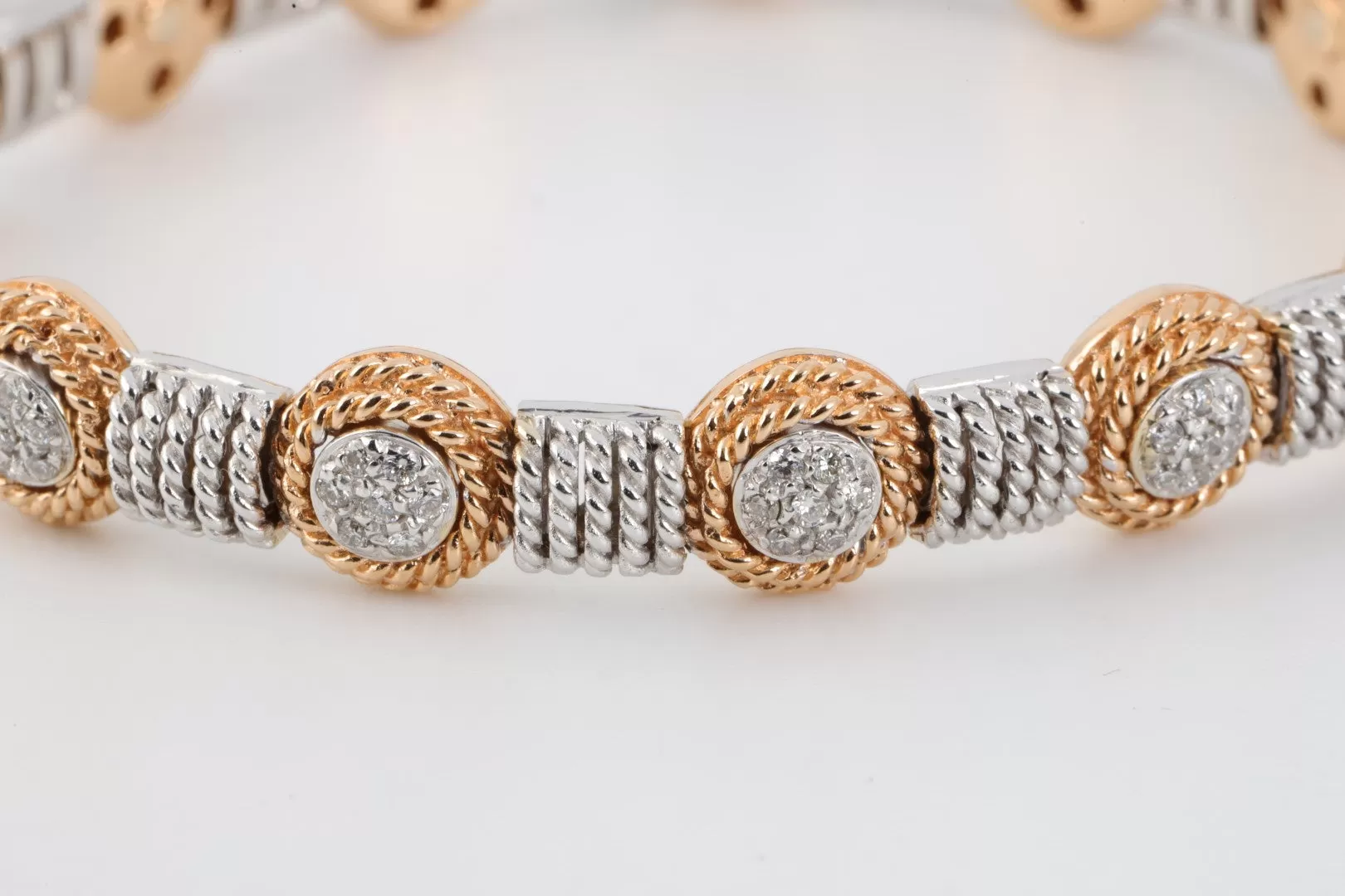 7.5" 18k Two-Tone Gold 1.35tcw Diamond Bracelet (39.25g.)