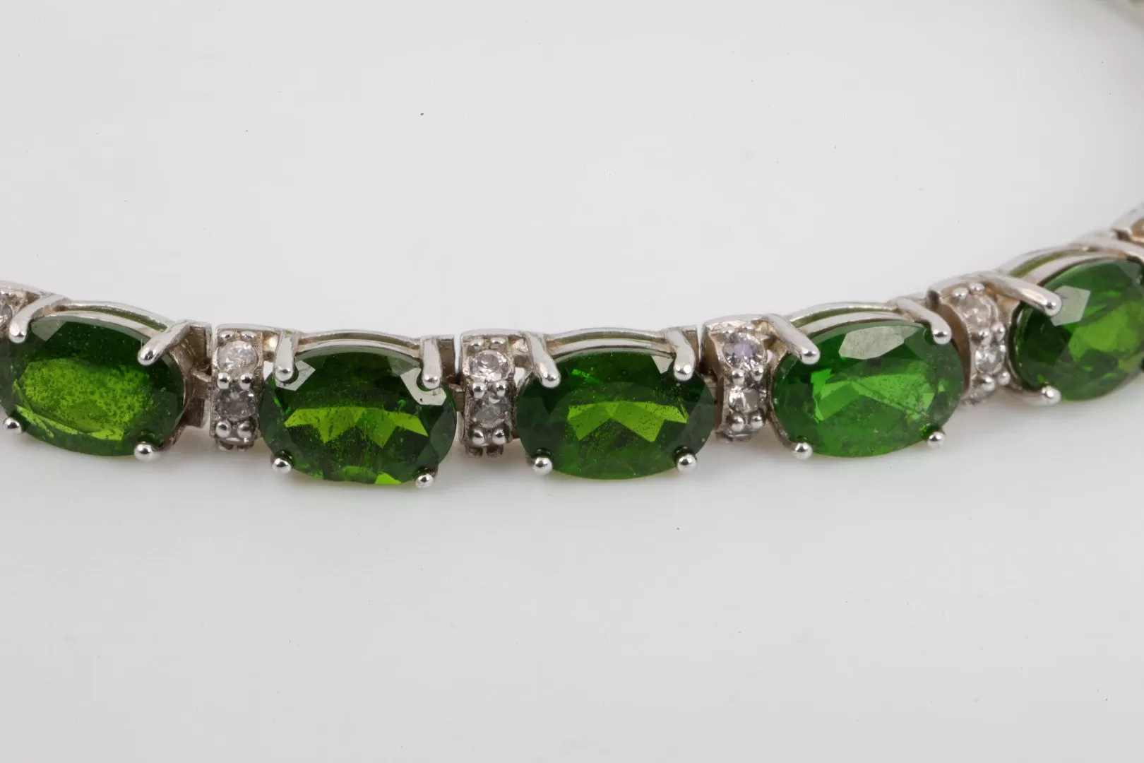 7" 925 Silver Diamond and Emerald Bracelet (12.05g.)