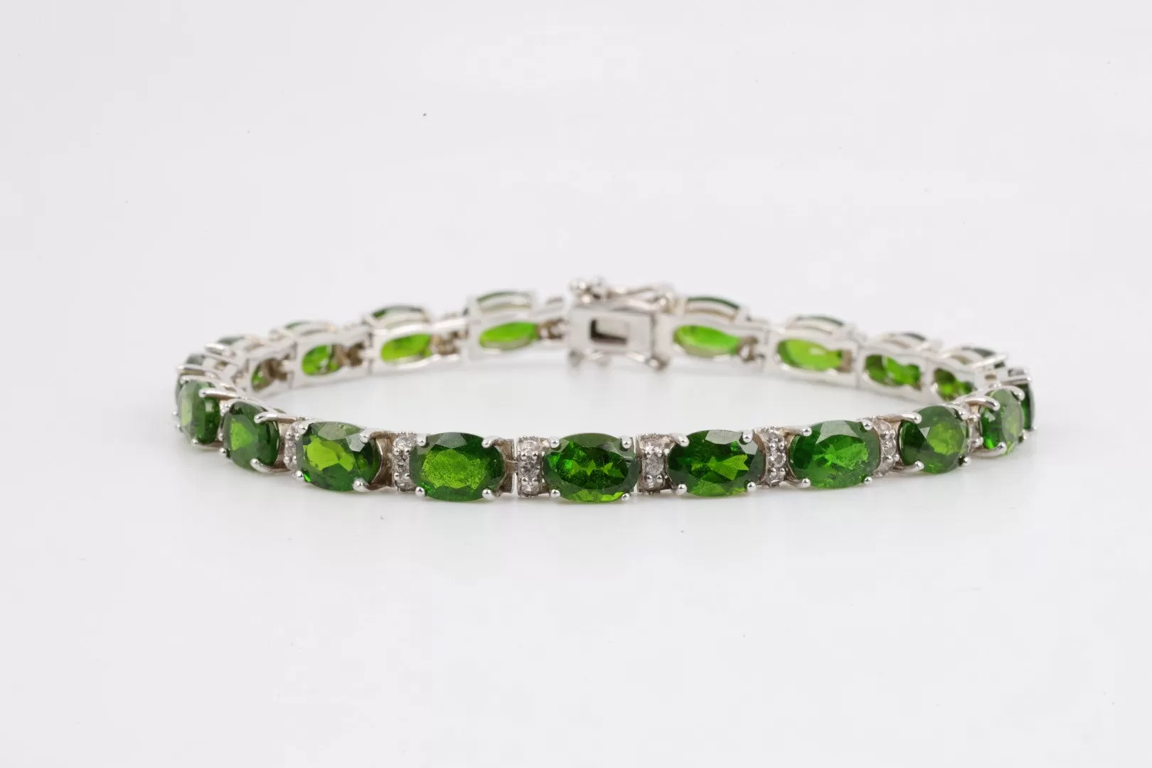 7" 925 Silver Diamond and Emerald Bracelet (12.05g.)