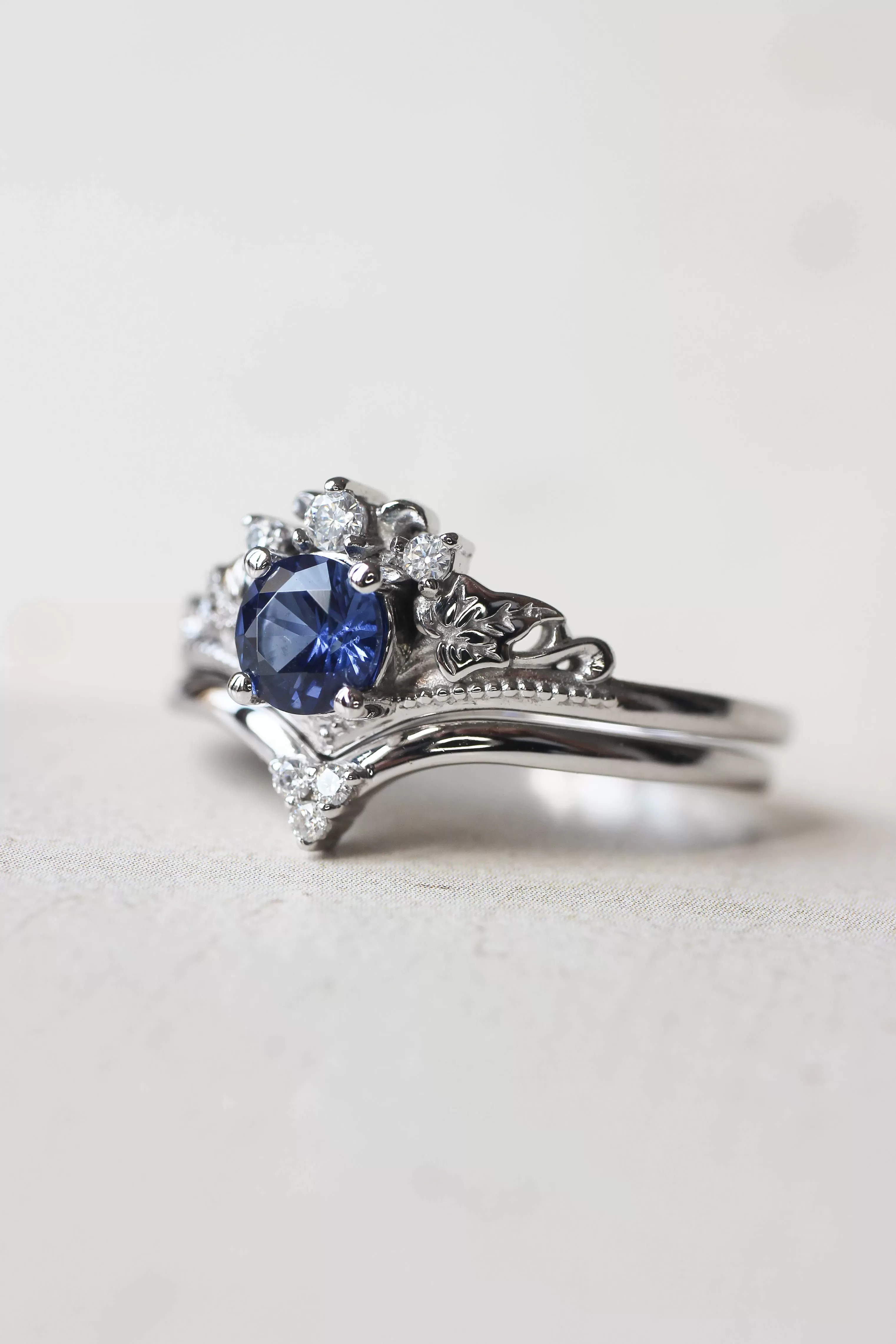 Bridal ring set with lab sapphire and diamonds / Ariadne simplified