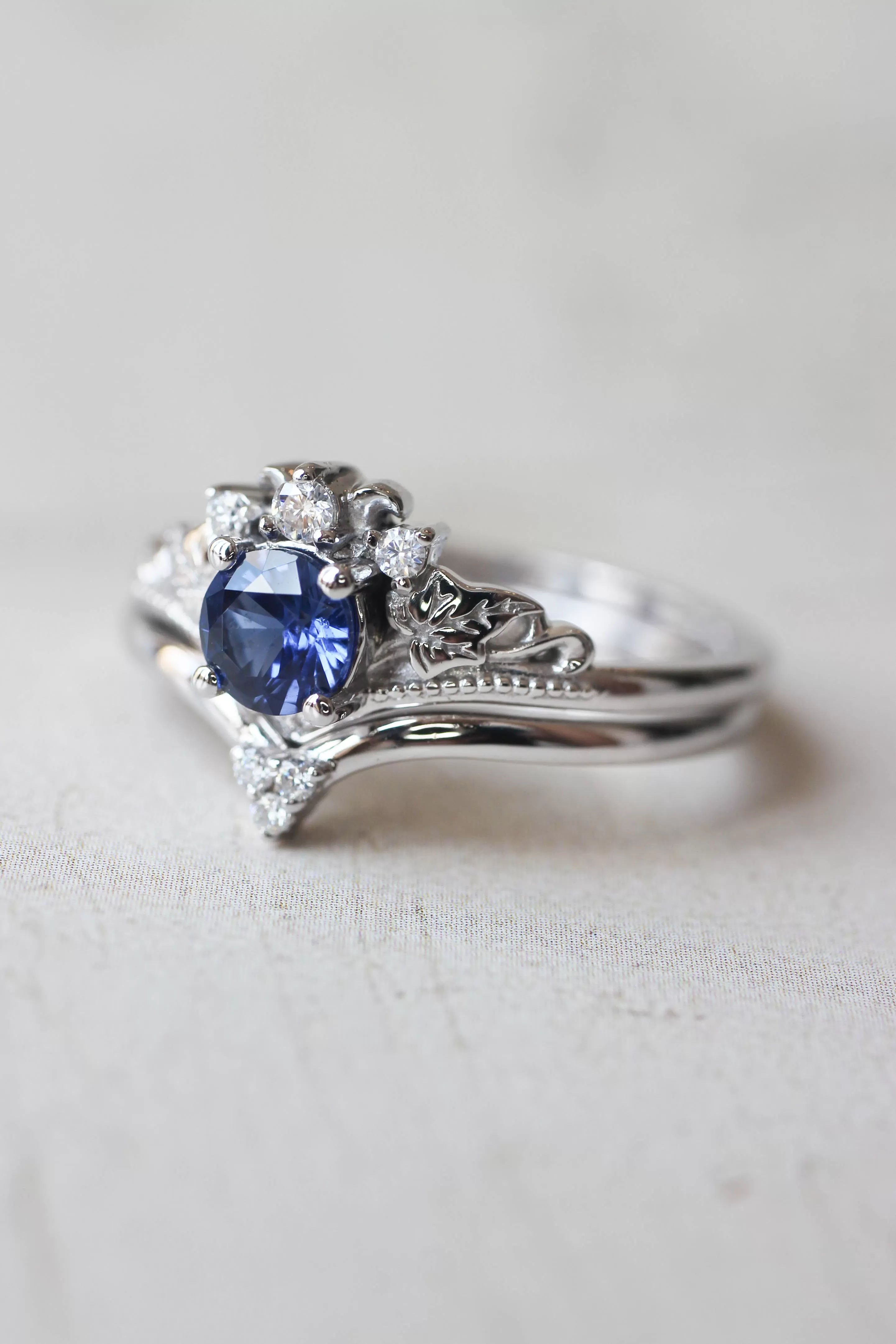 Bridal ring set with lab sapphire and diamonds / Ariadne simplified