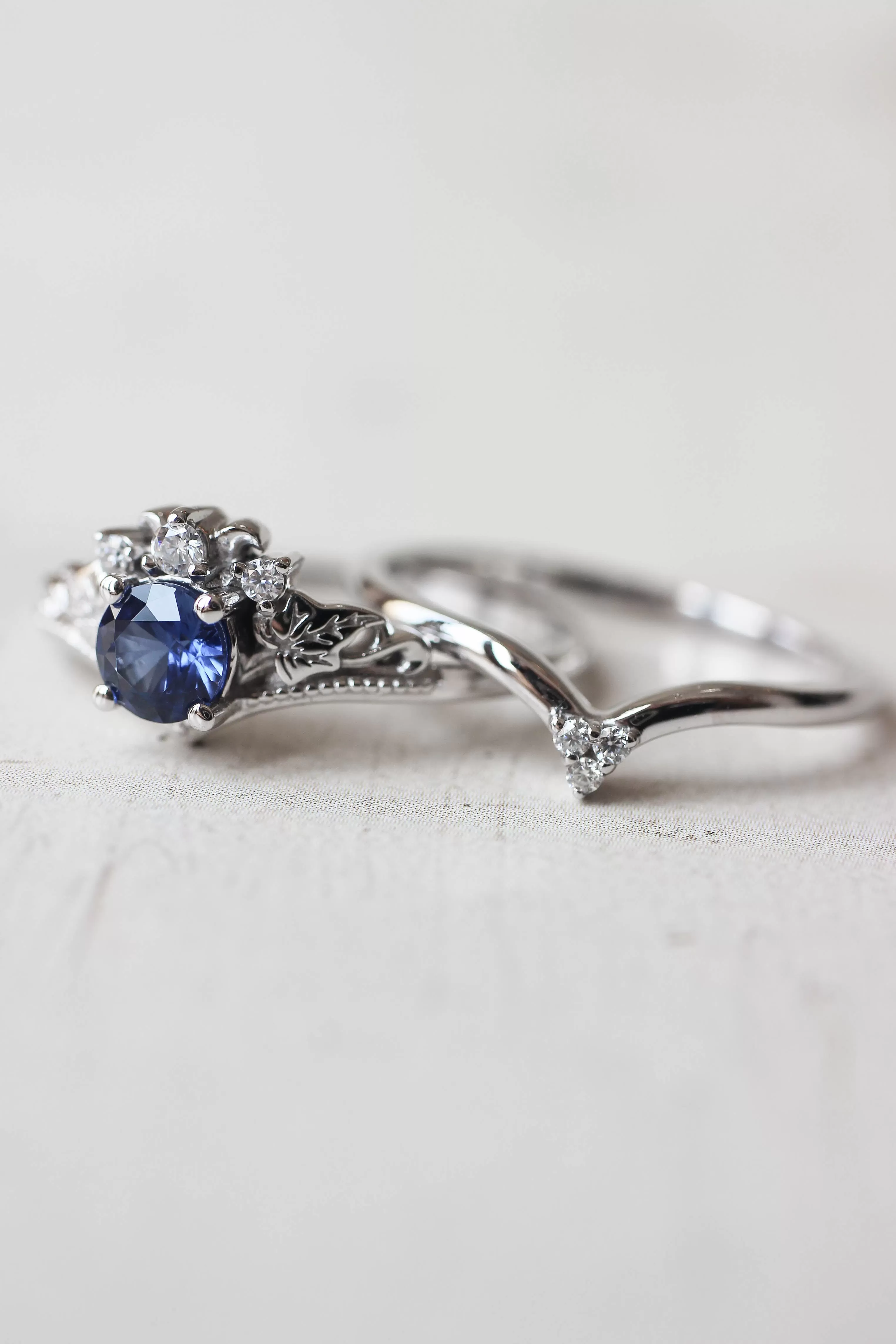 Bridal ring set with lab sapphire and diamonds / Ariadne simplified