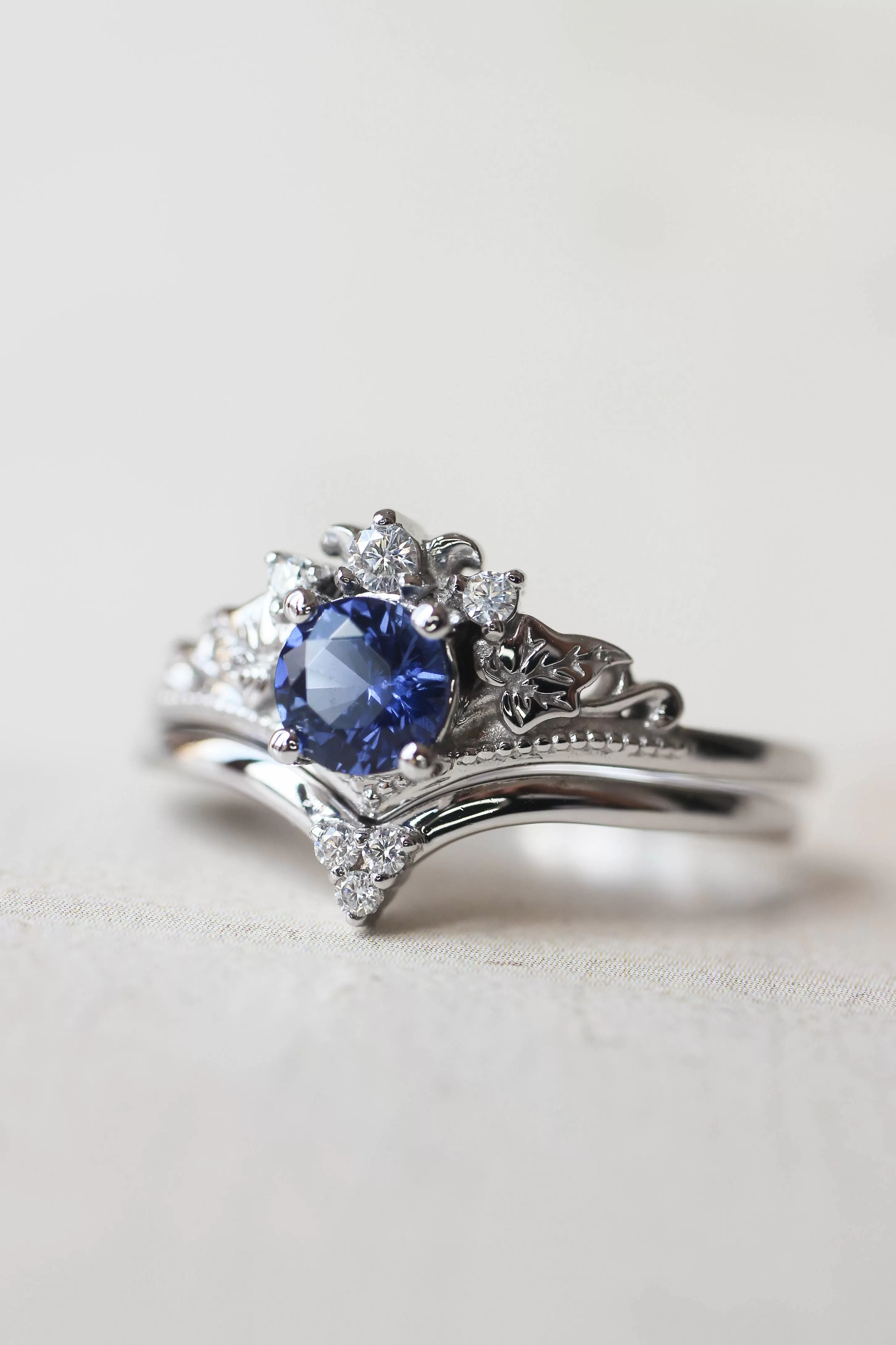 Bridal ring set with lab sapphire and diamonds / Ariadne simplified