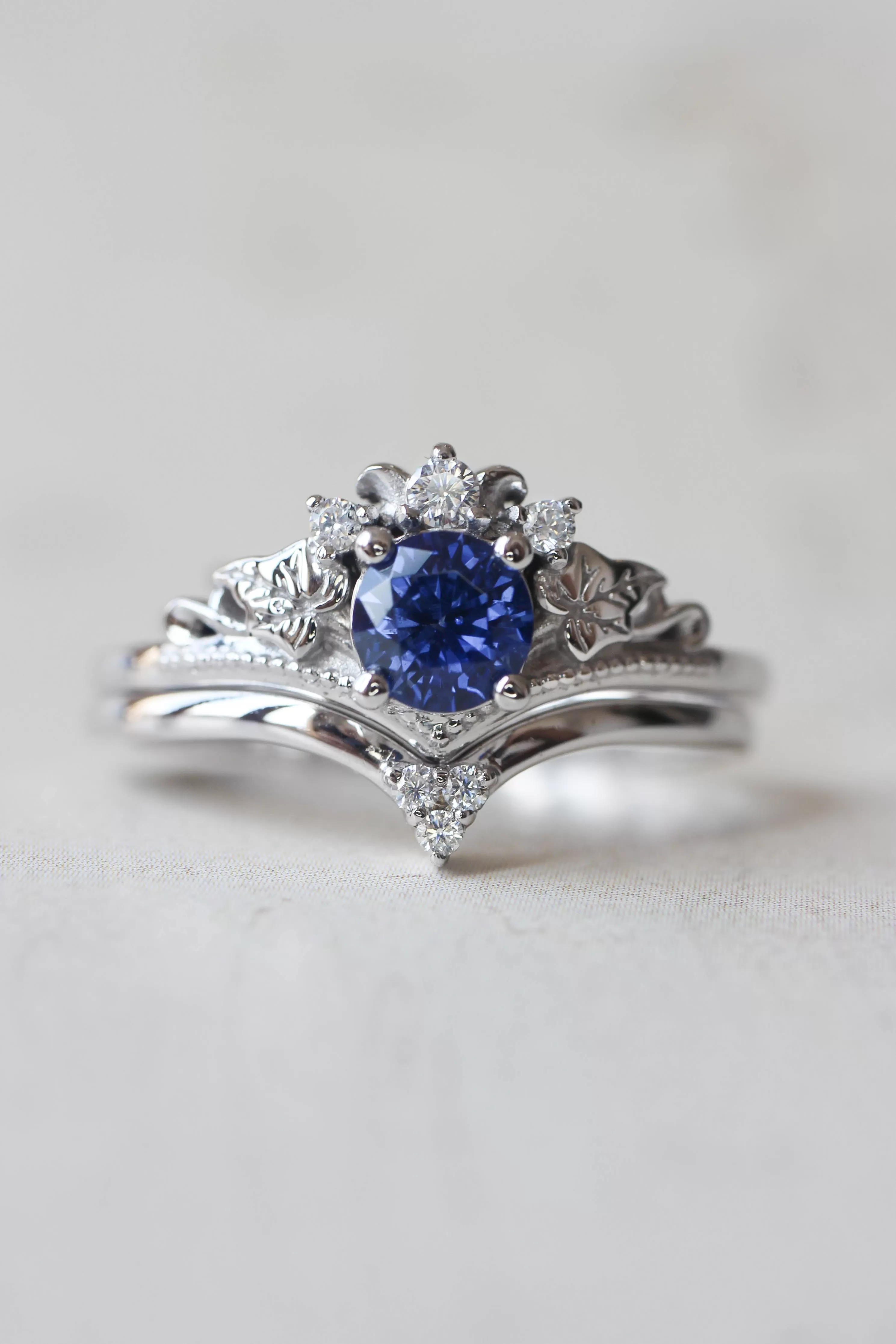 Bridal ring set with lab sapphire and diamonds / Ariadne simplified