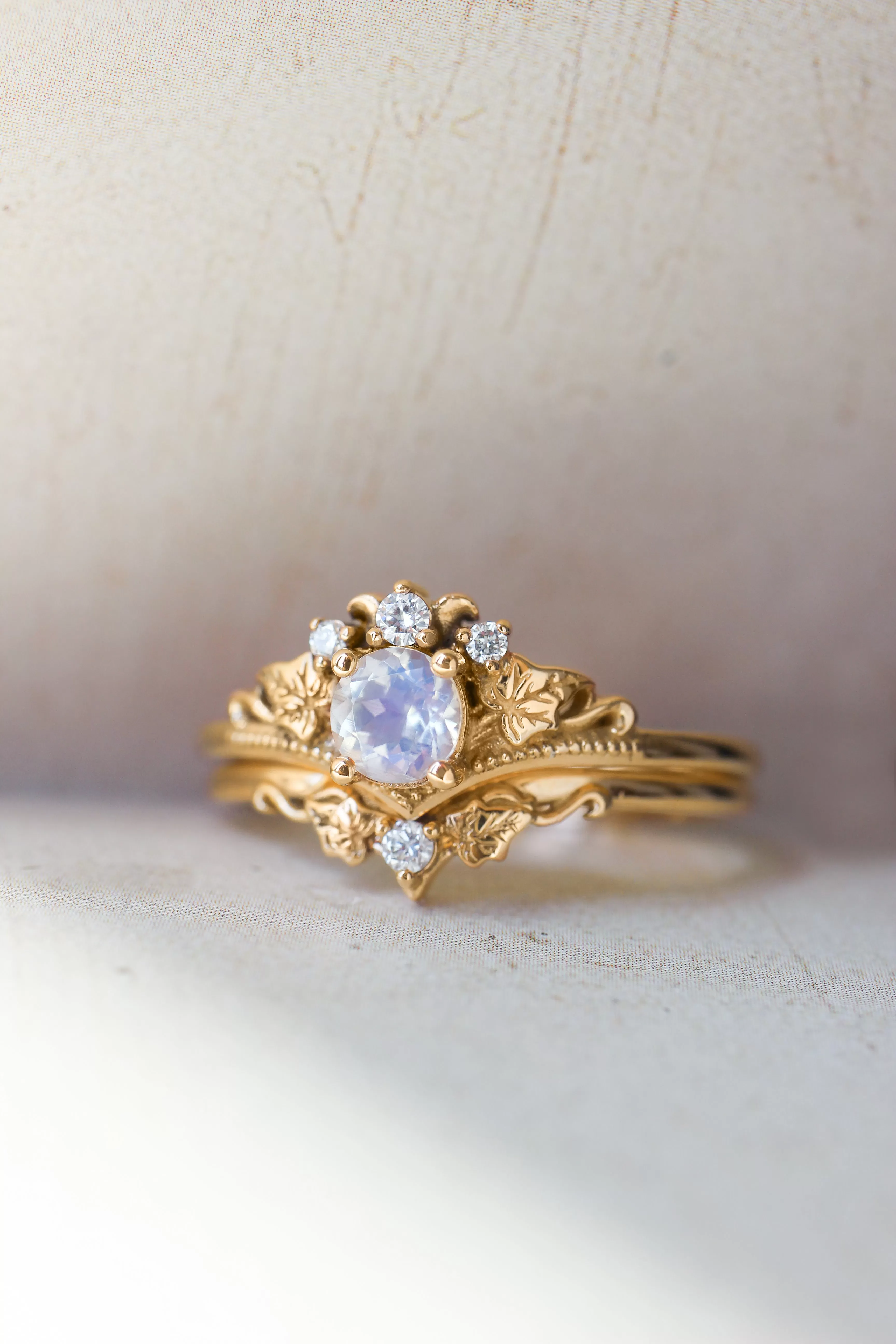 Bridal ring set with moonstone and diamonds / Ariadne