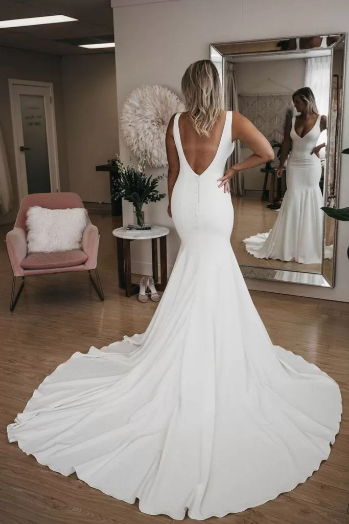 Chic V Neck Mermaid Wedding Dresses Ivory Satin Long Cheap Beach Wedding Gowns