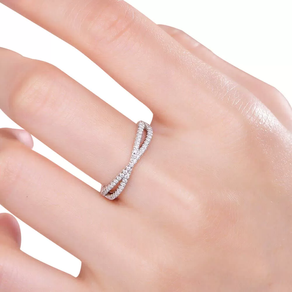 Criss Cross Round Cut Fine Women Band Ring