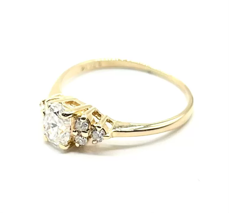 Oval Diamond Ring