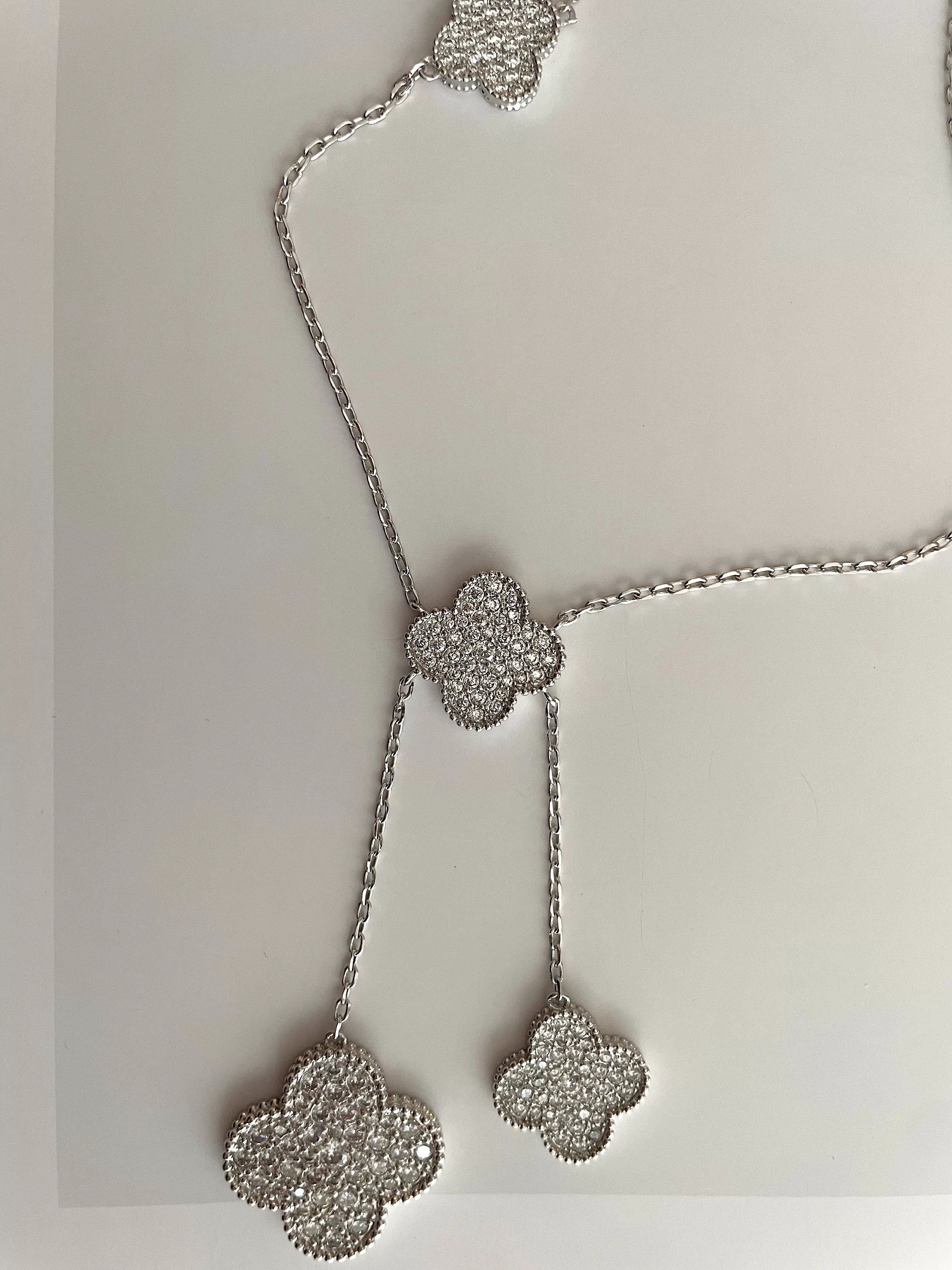 Sparkling clovers necklace