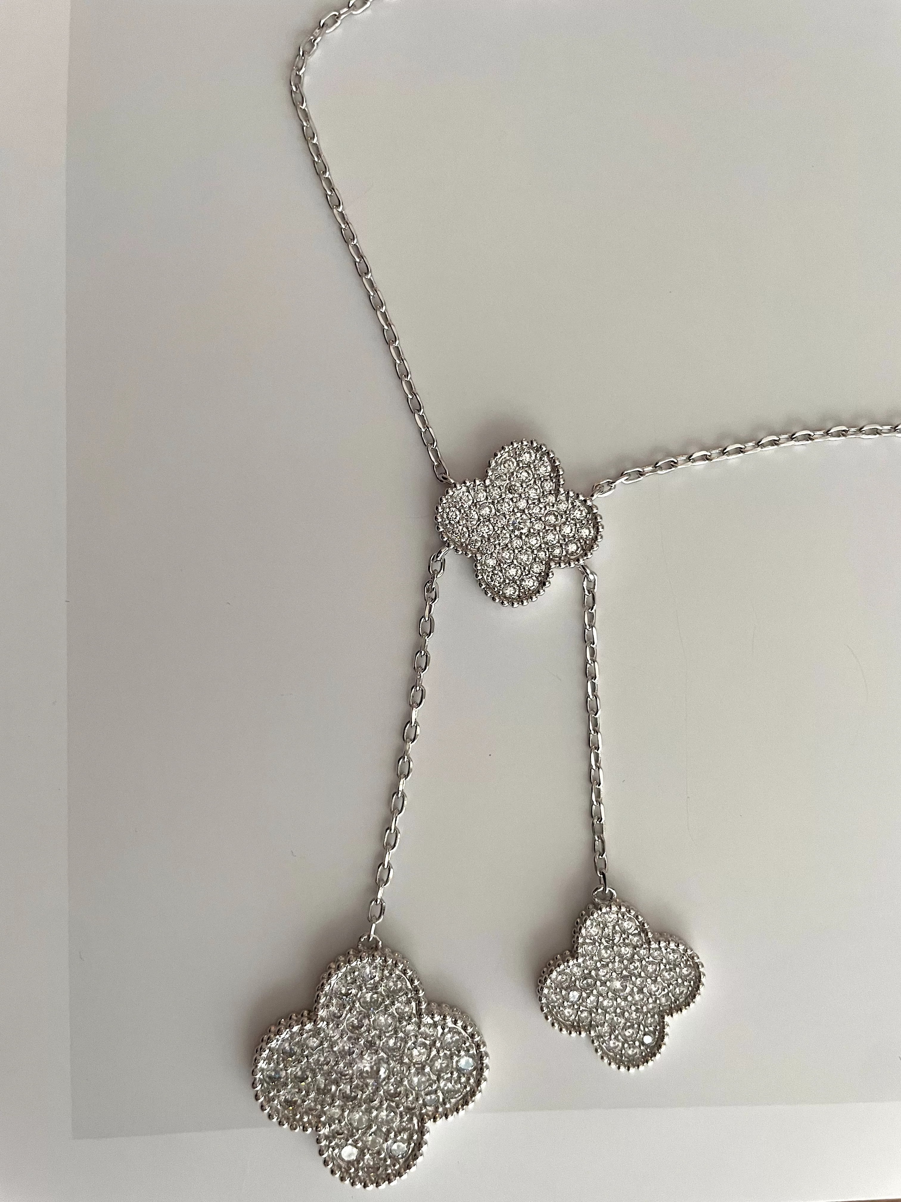 Sparkling clovers necklace